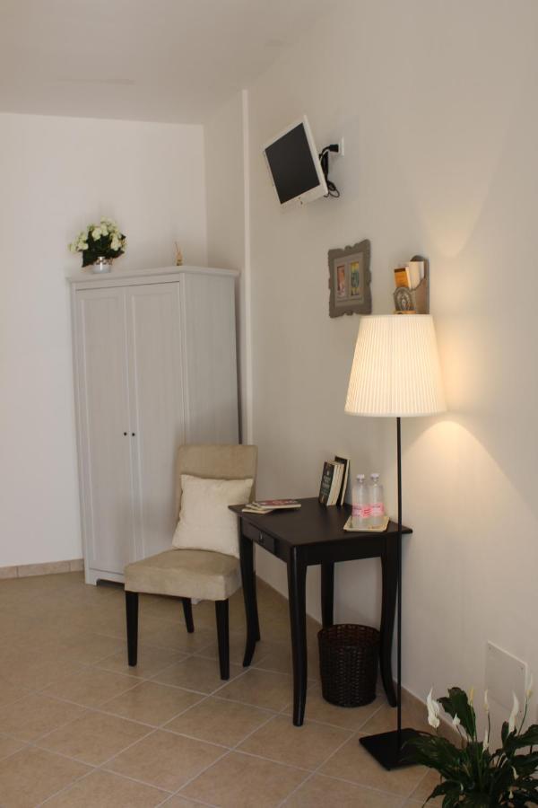 לינה וארוחת בוקר מאלייה Book And Bed מראה חיצוני תמונה