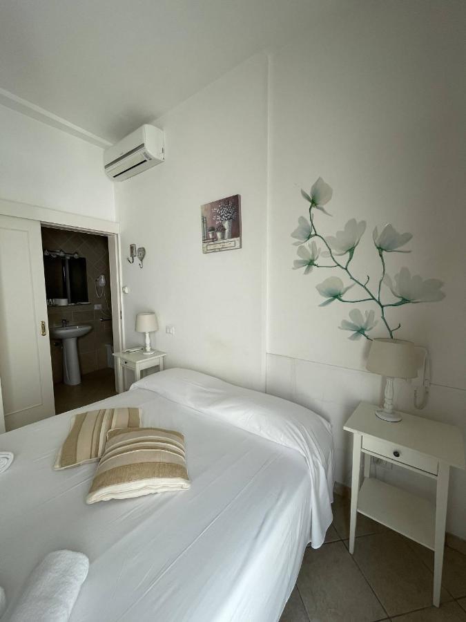 לינה וארוחת בוקר מאלייה Book And Bed מראה חיצוני תמונה