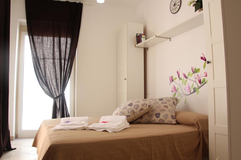לינה וארוחת בוקר מאלייה Book And Bed חדר תמונה