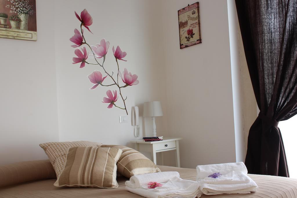 לינה וארוחת בוקר מאלייה Book And Bed מראה חיצוני תמונה